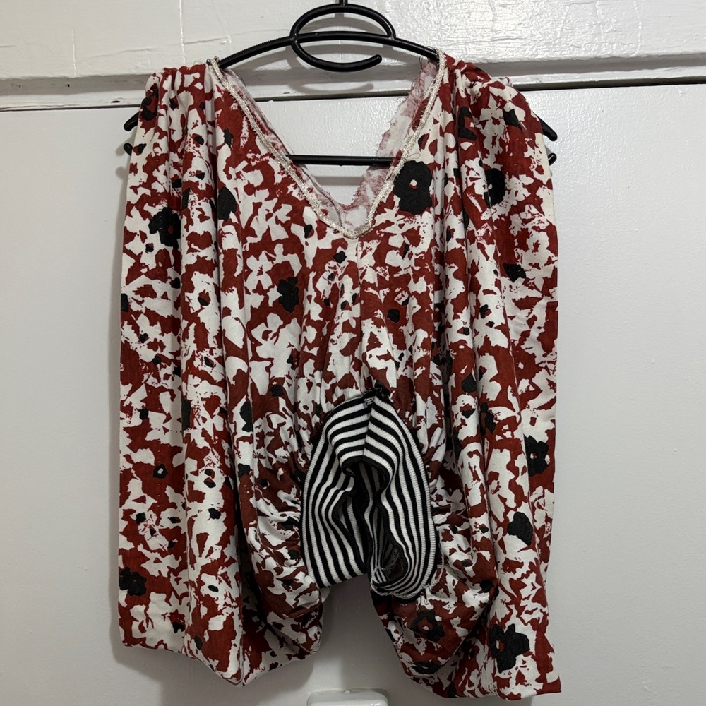 Elegant Floral V-Neck Blouse - Red and Black